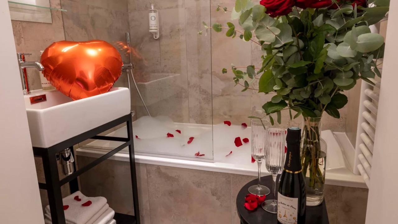 Photo of Bathroom in Quartier du Gros-Caillou