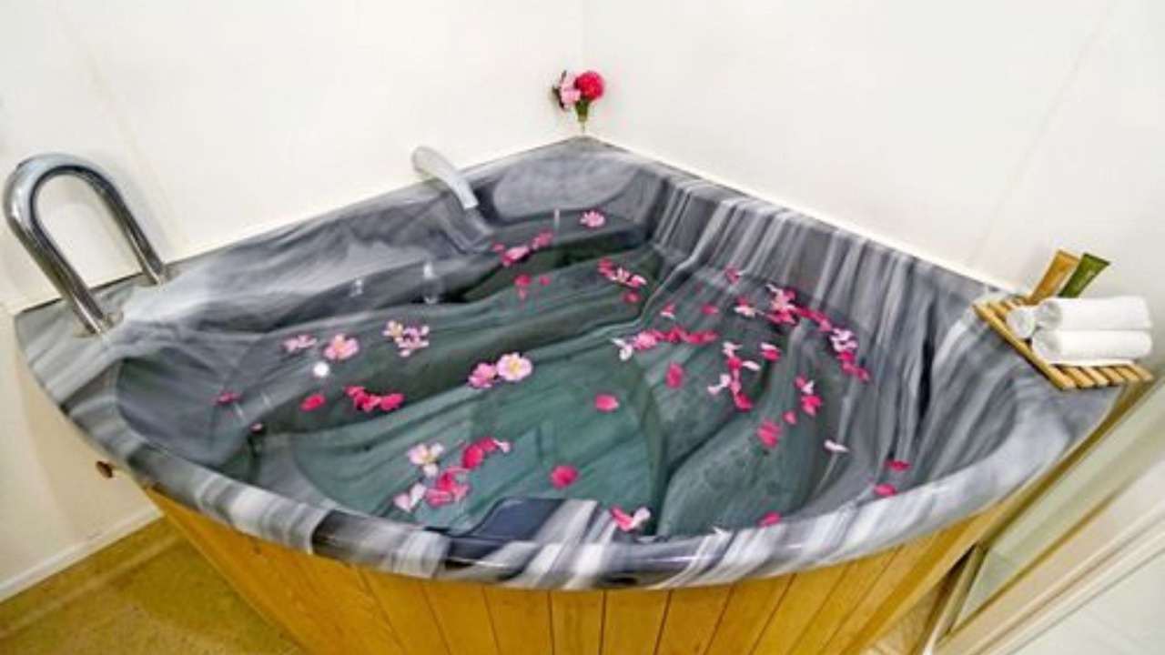 Photo of Bathroom in Hamilton Lake