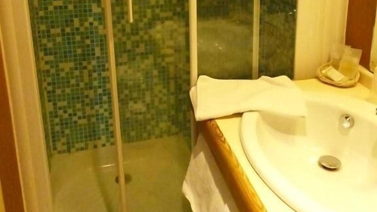 Photo of Bathroom in Chinon