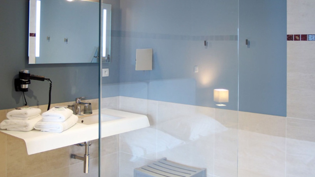 Photo of Bathroom in Porspoder