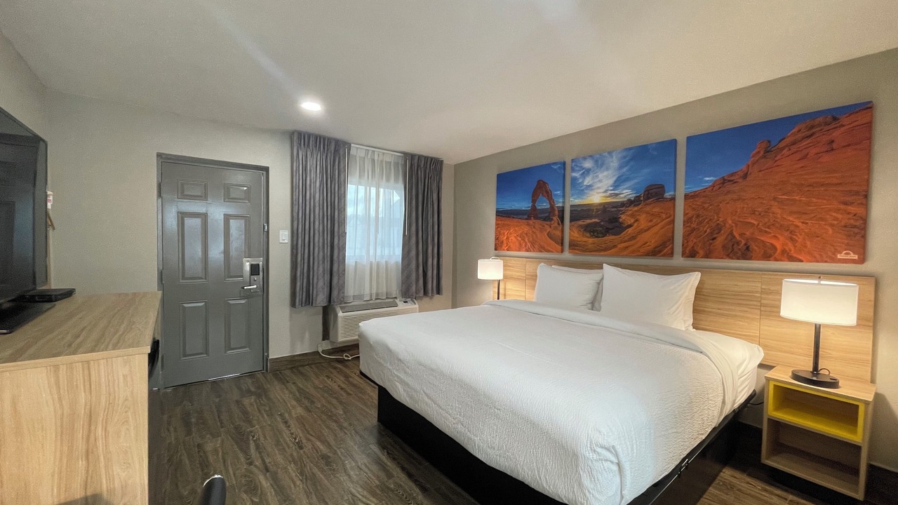 Photo of Bedroom in Sulphur Springs