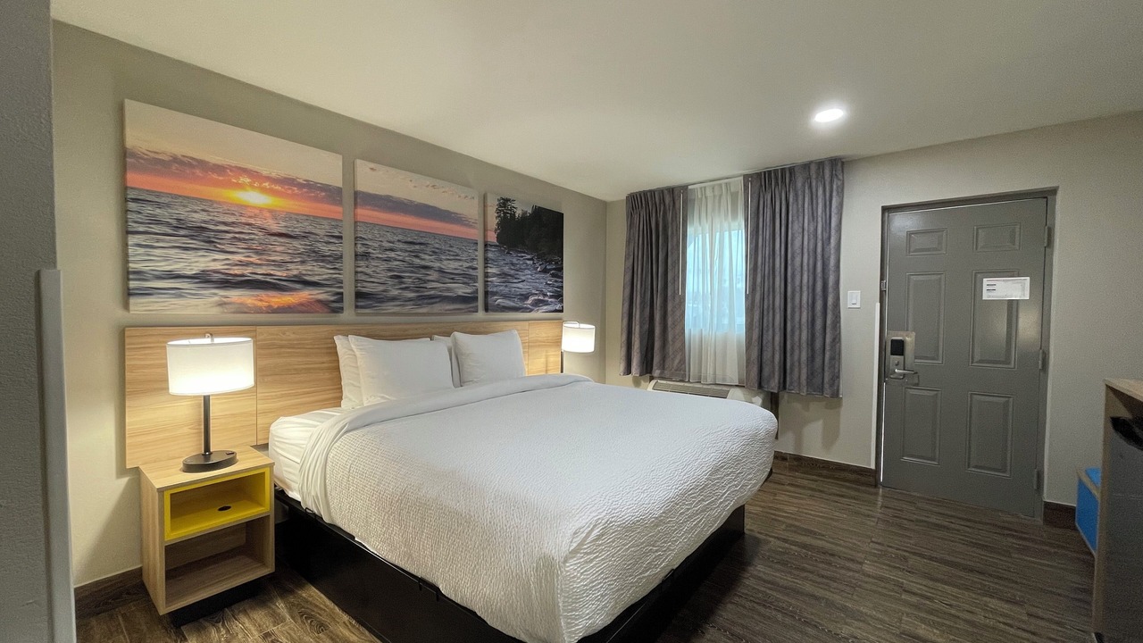 Photo of Bedroom in Sulphur Springs