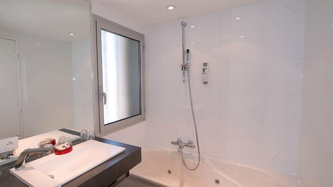 Photo of Bathroom in Pannes