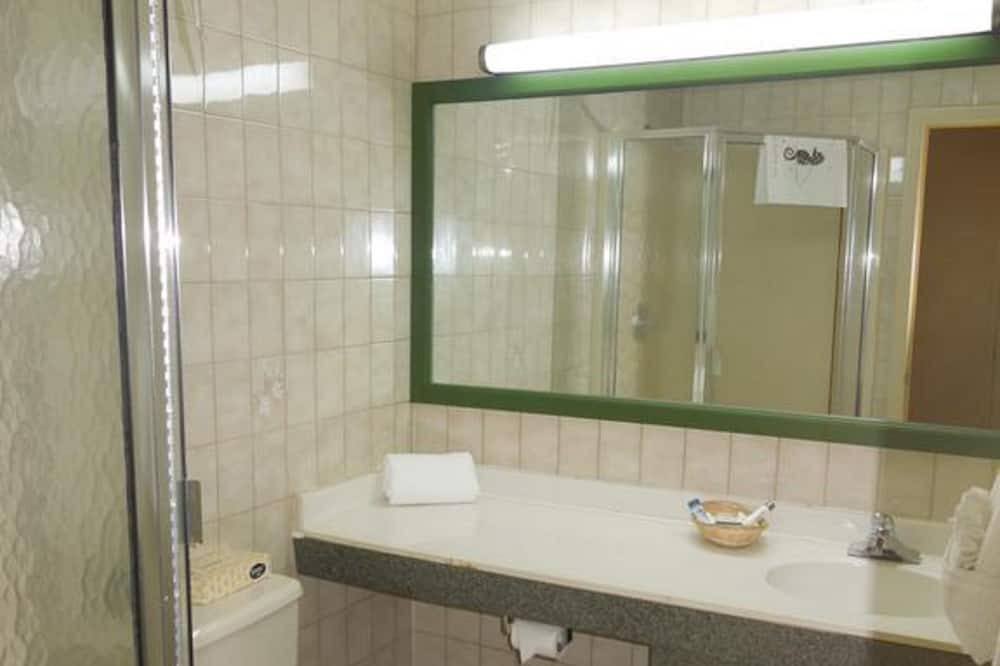 Photo of Bathroom in Bay Shore