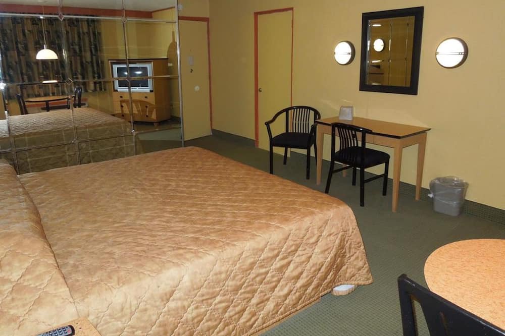 Photo of Bedroom in Bay Shore