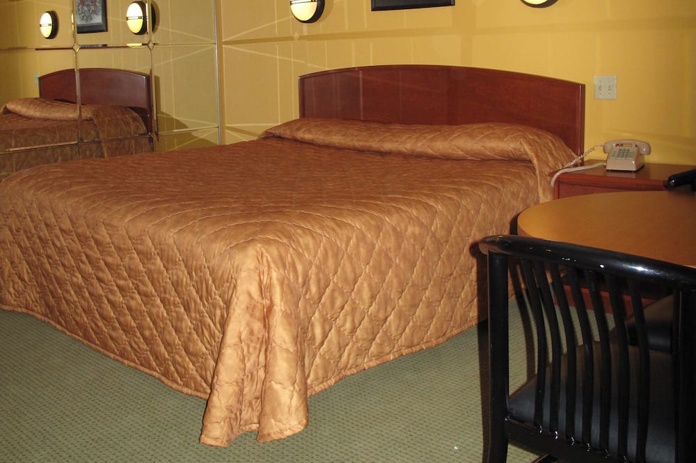 Photo of Bedroom in Bay Shore