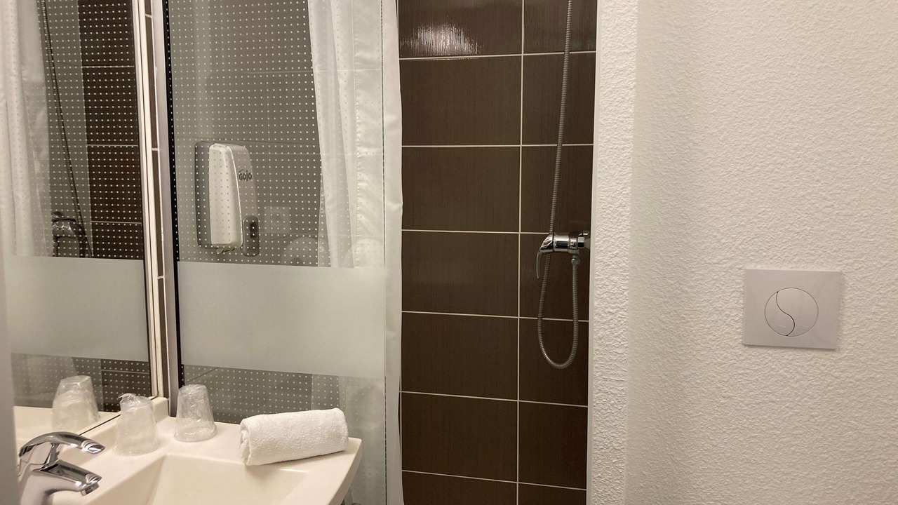 Photo of Bathroom in Dol-de-Bretagne