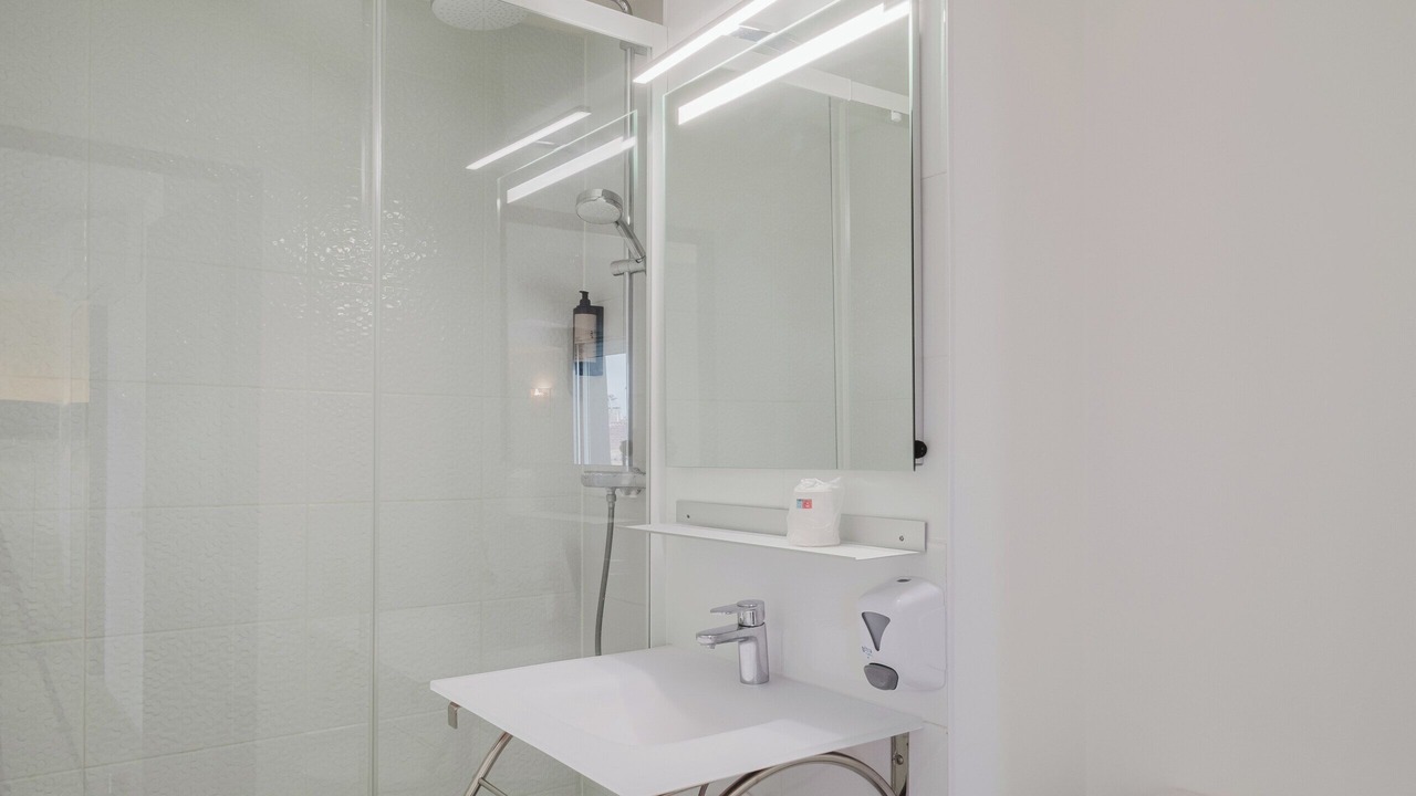 Photo of Bathroom in Ambares-et-Lagrave