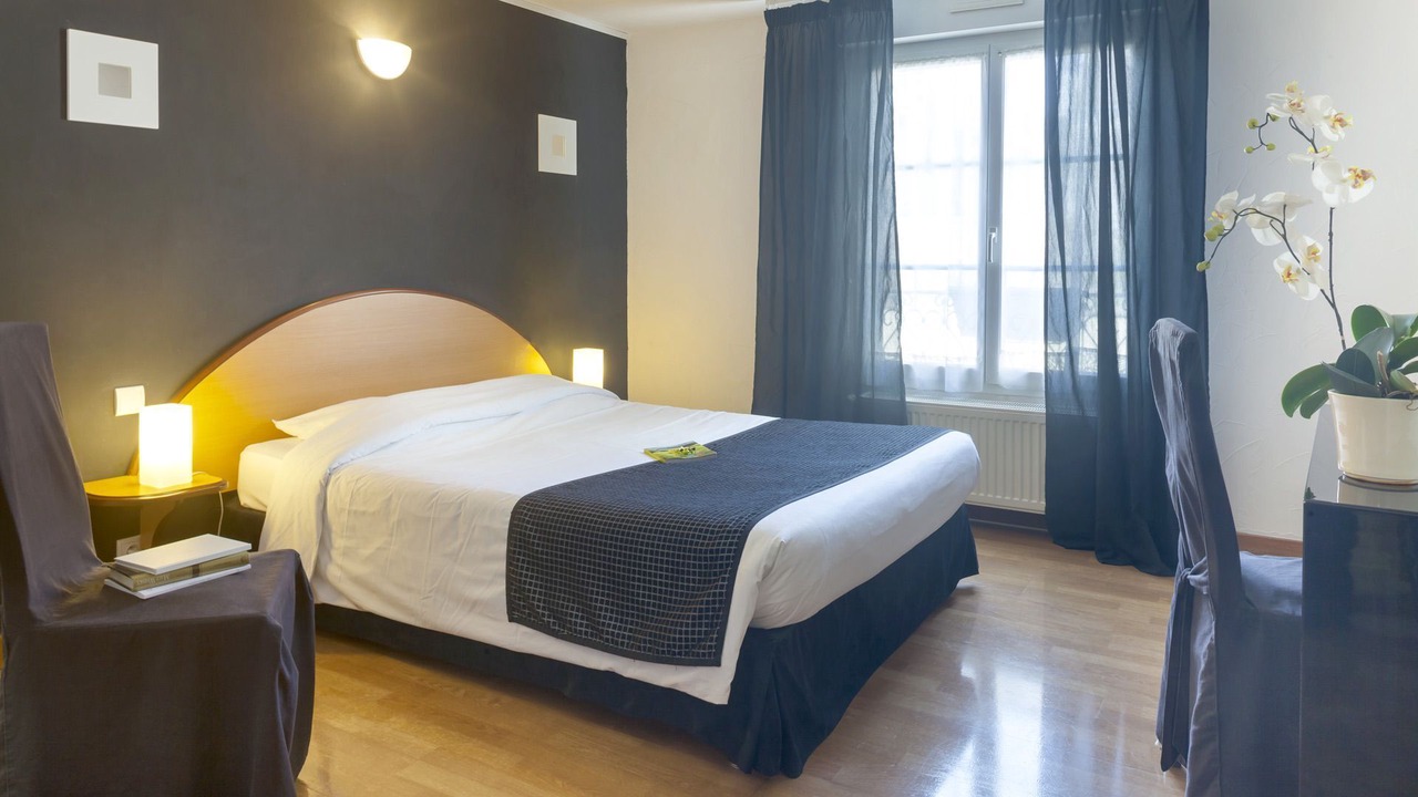 Photo of Bedroom in Malesherbes