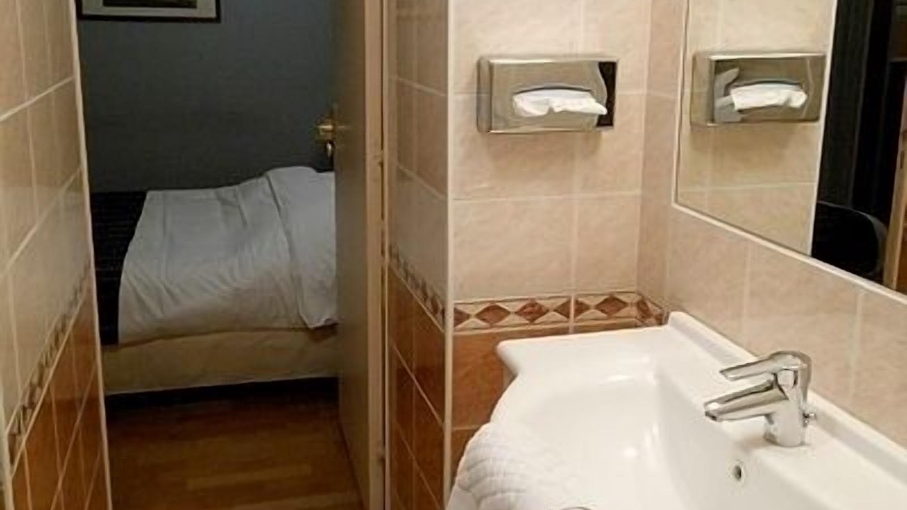 Photo of Bathroom in Malesherbes