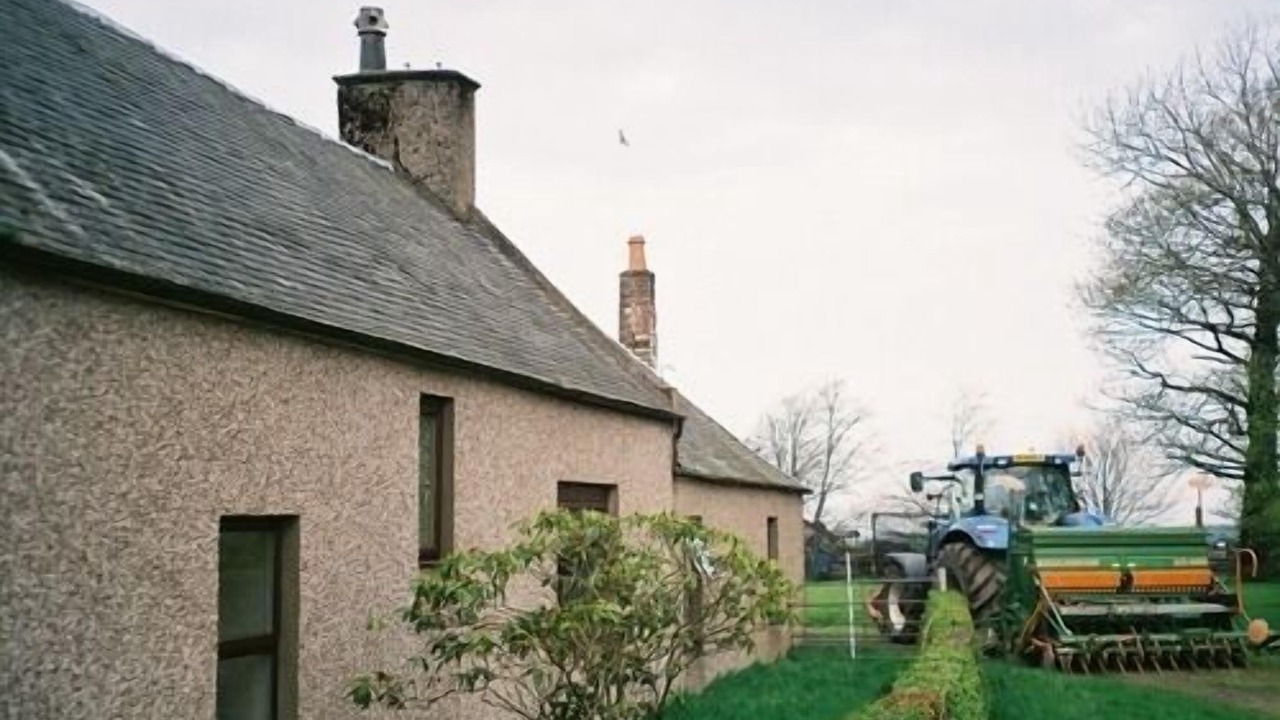 Photo of Buildings in Mauchline