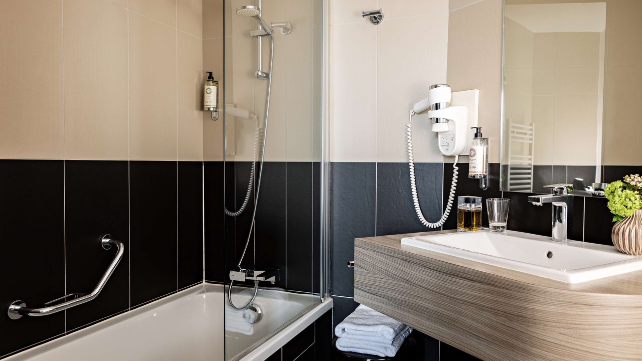 Photo of Bathroom in Issy-les-Moulineaux