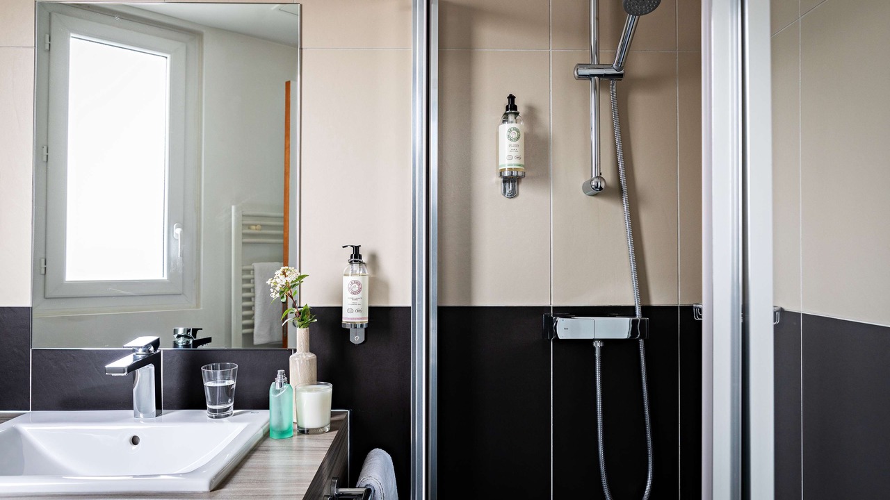 Photo of Bathroom in Issy-les-Moulineaux