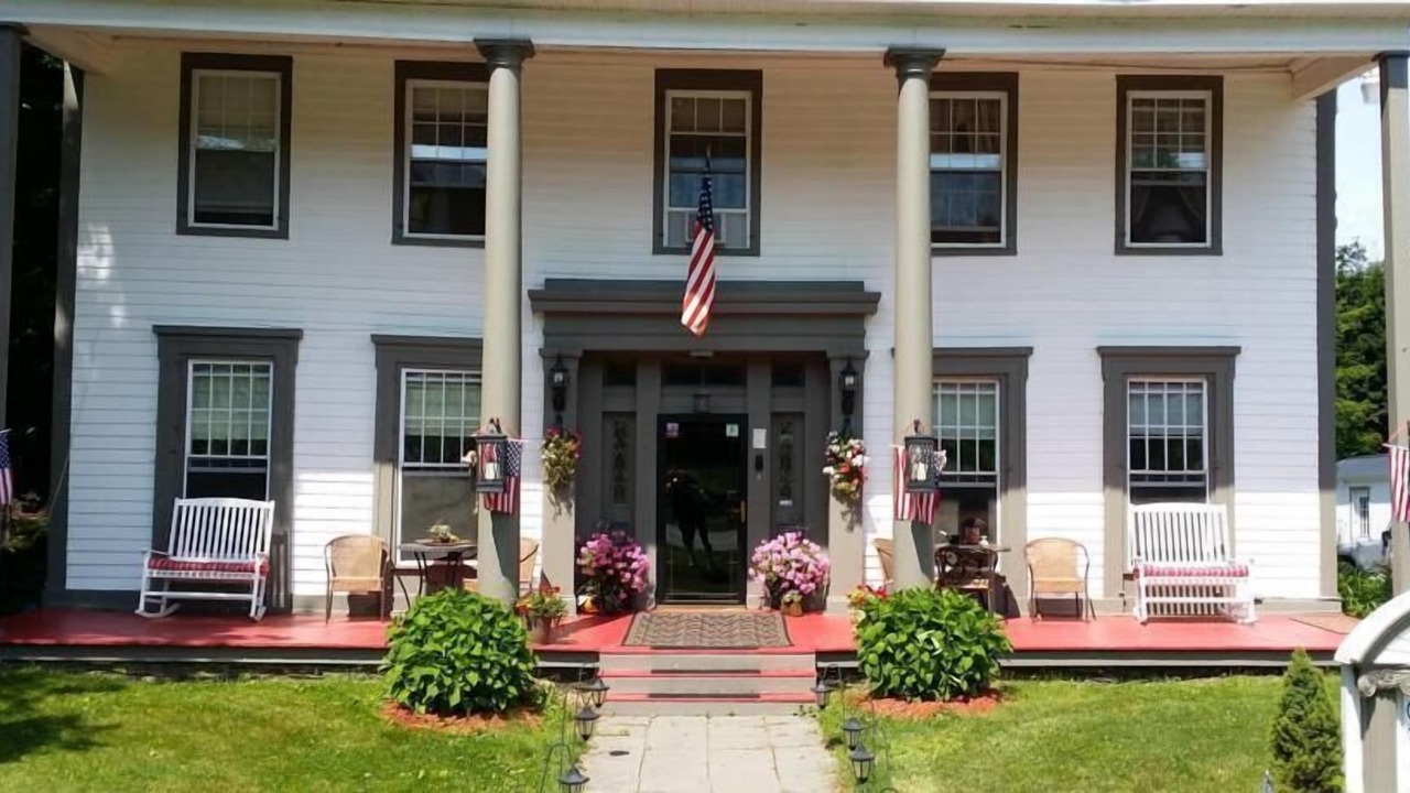 Photo of Buildings in Laurens
