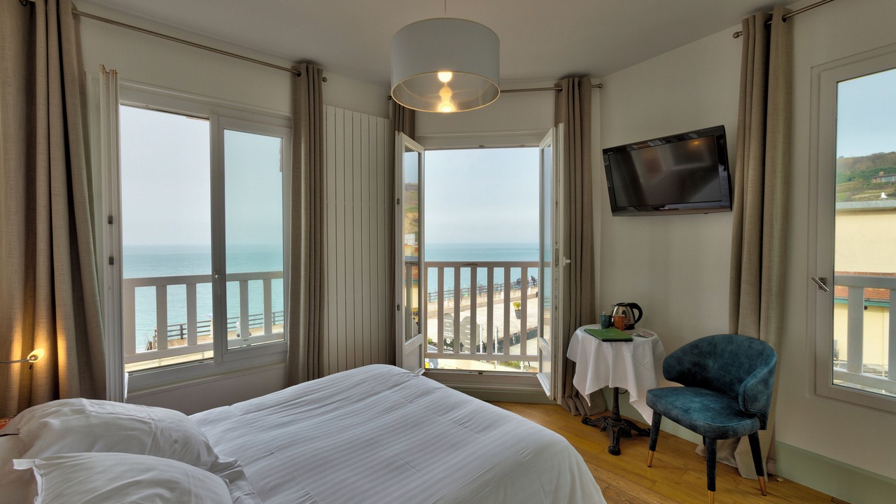 Photo of Others in Etretat