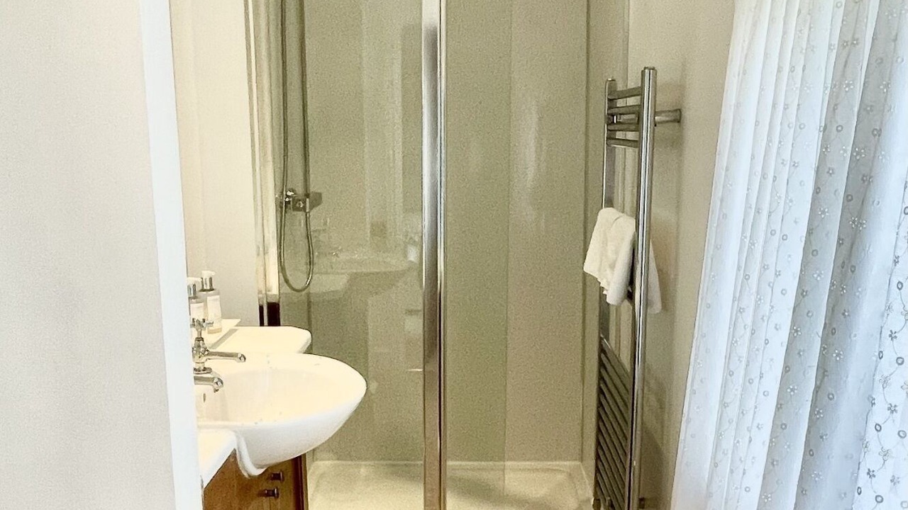 Photo of Bathroom in Snitterfield