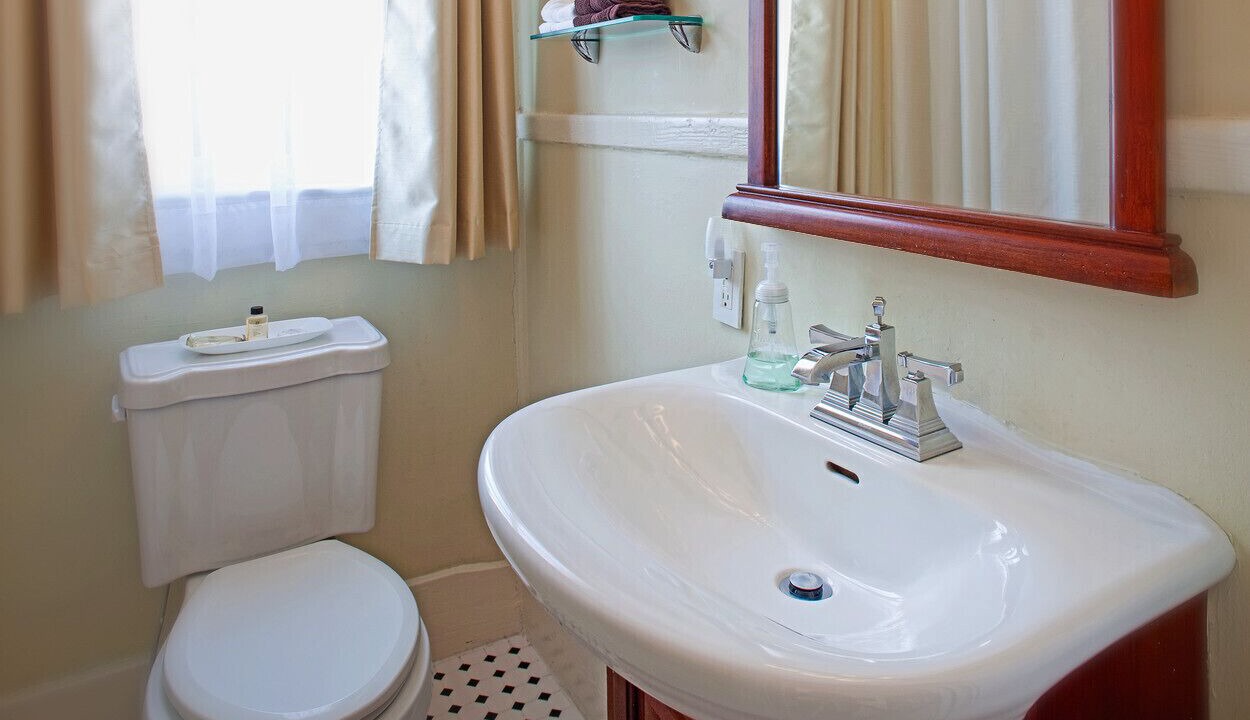 Photo of Bathroom in Thomas Square