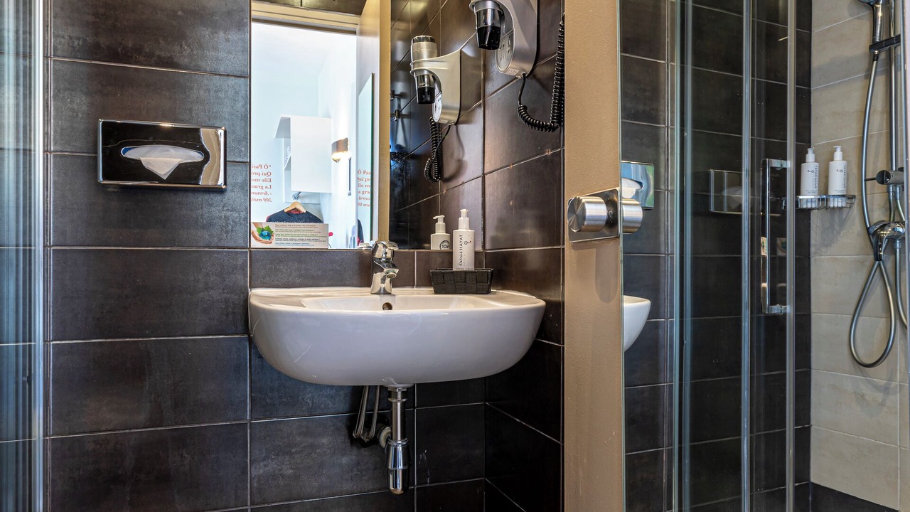 Photo of Bathroom in Centre Ville