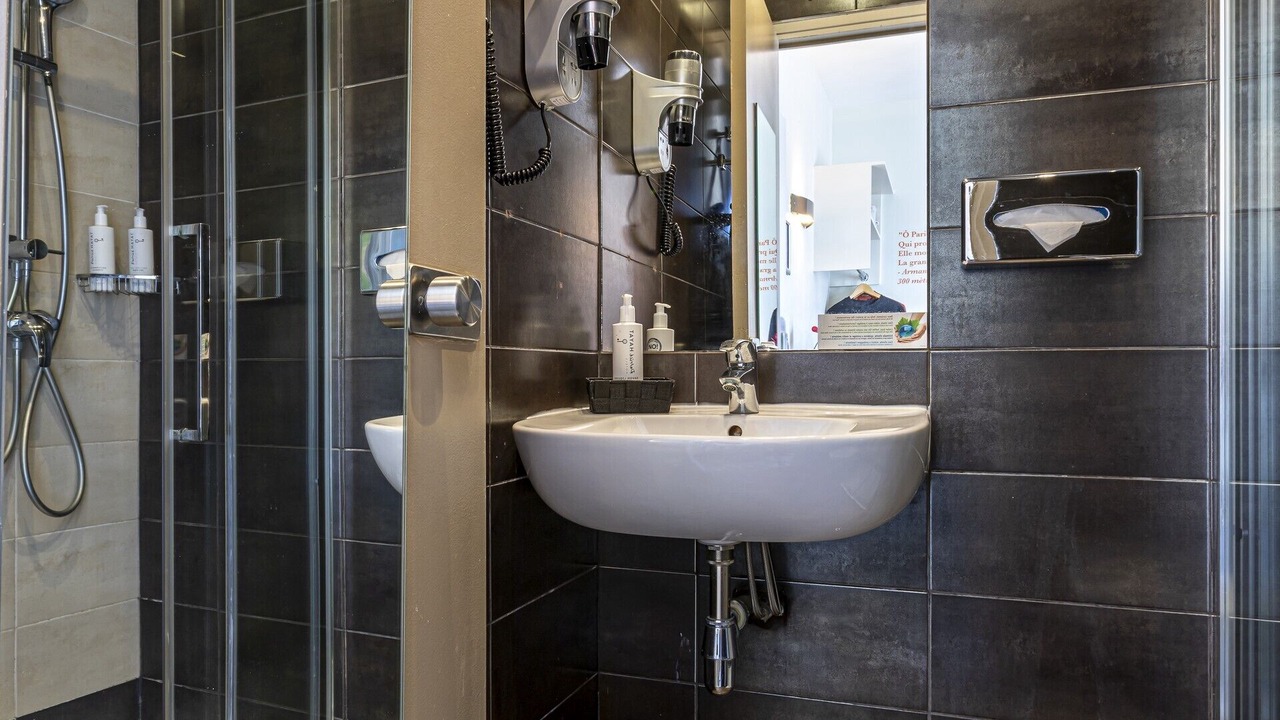 Photo of Bathroom in Centre Ville