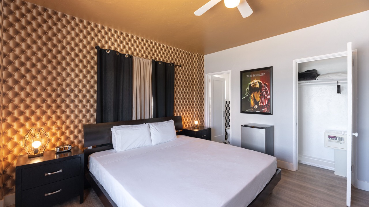 Photo of Bedroom in Mid Beach