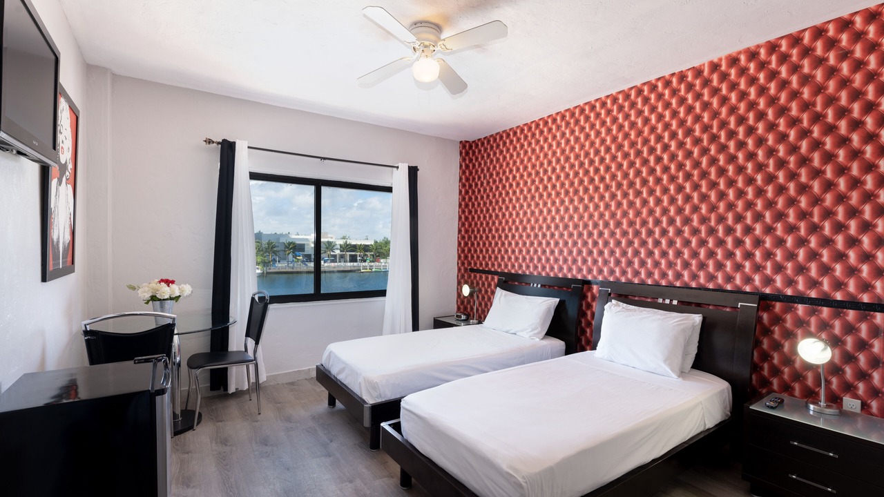 Photo of Bedroom in Mid Beach