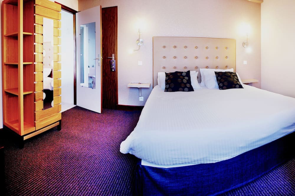 Photo of Bedroom in Neuveglise-sur-Truyere