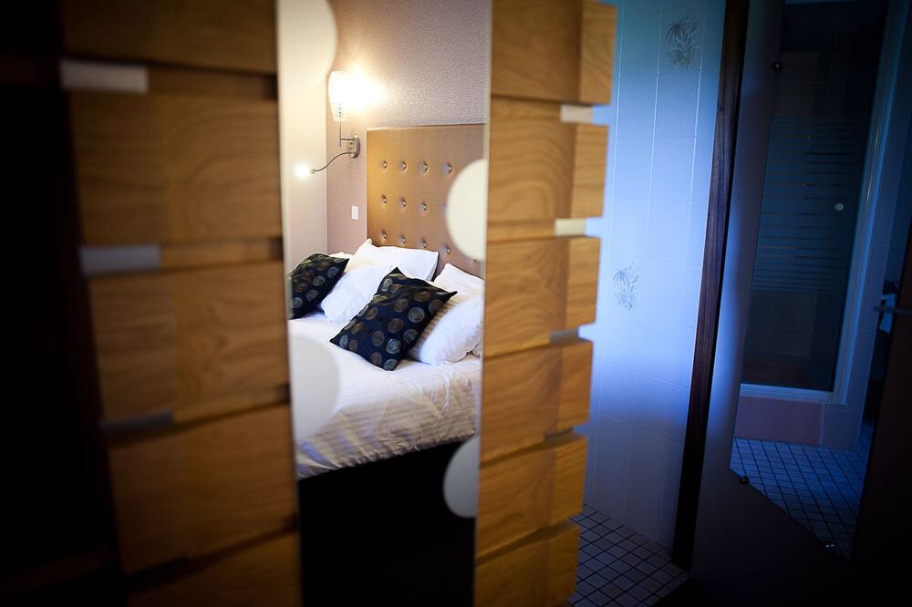 Photo of Bedroom in Neuveglise-sur-Truyere