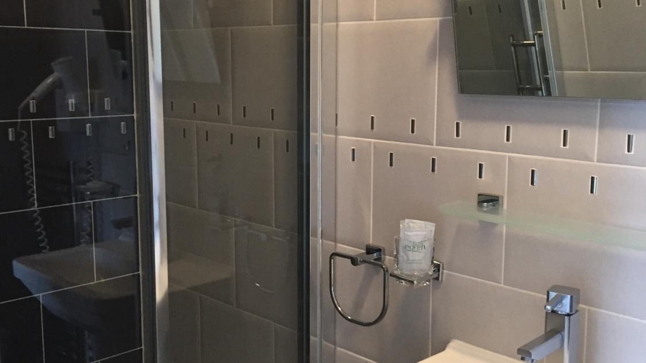 Photo of Others in Shadwell