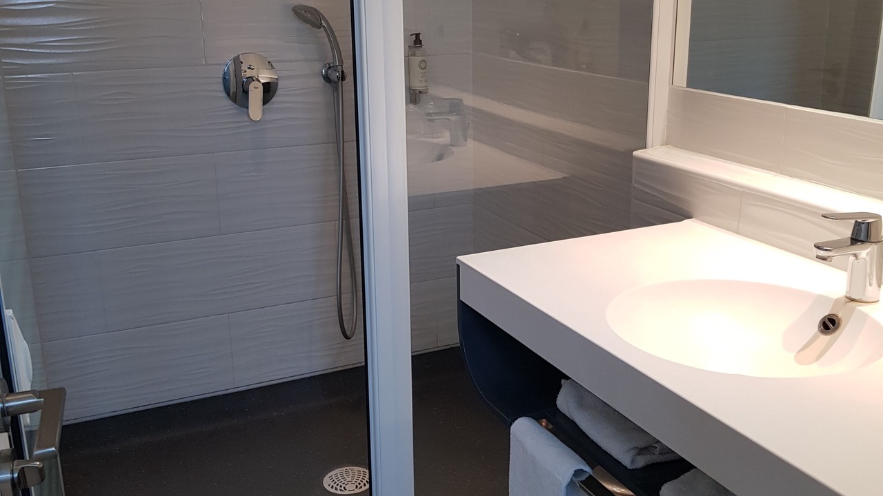 Photo of Bathroom in Gares