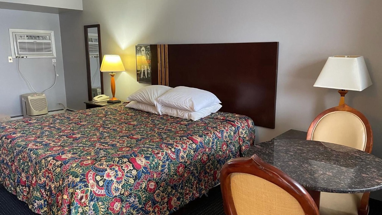 Photo of Bedroom in La Grange