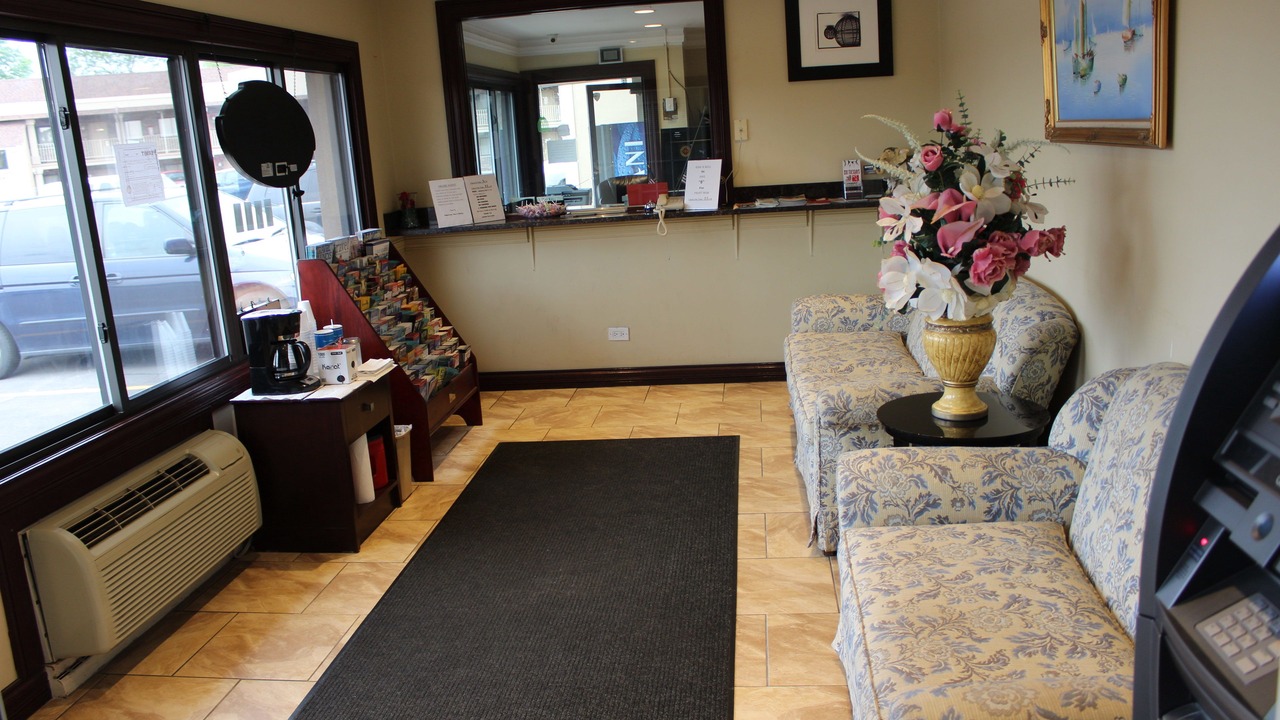 Photo of Livingroom in La Grange