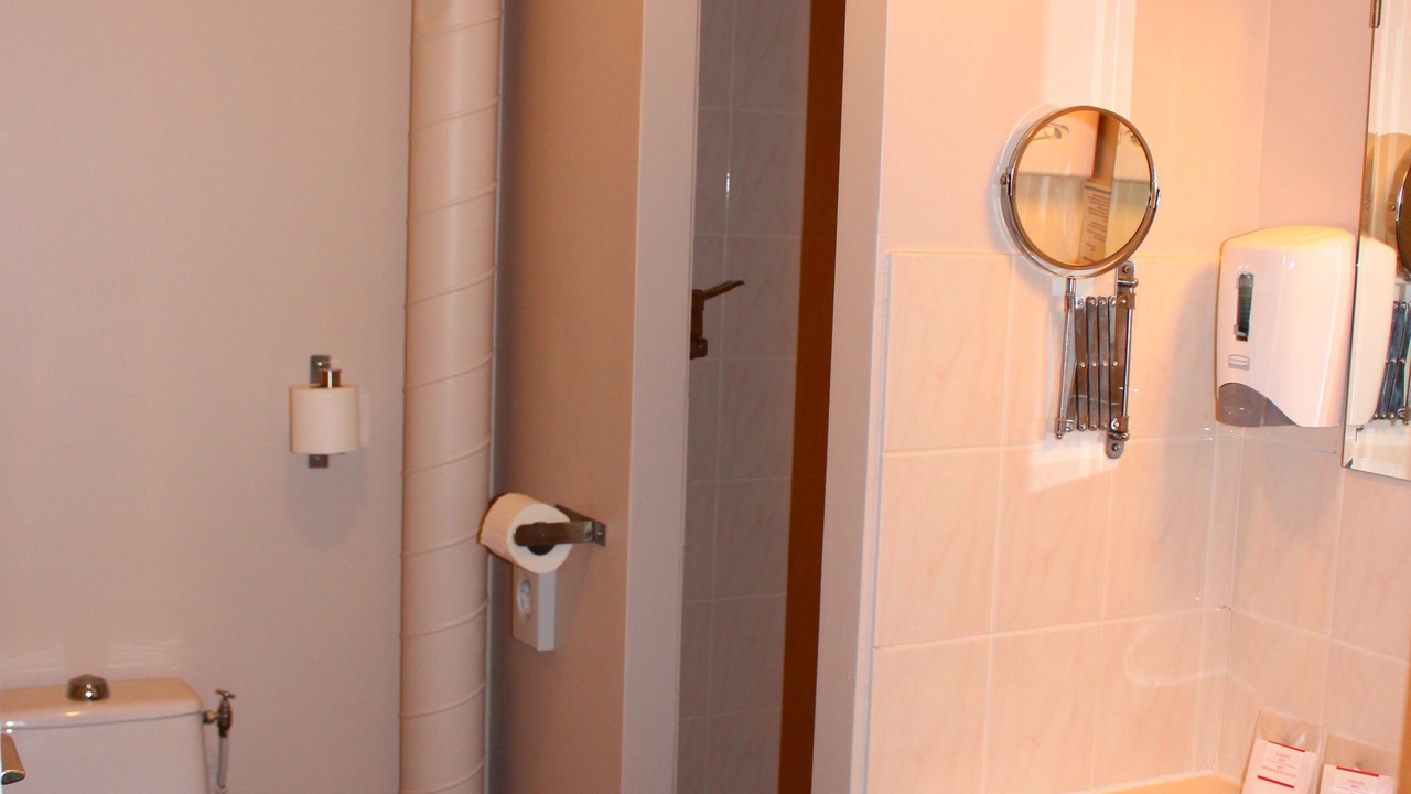 Photo of Bathroom in Tour-de-Faure
