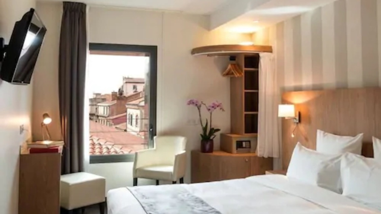 Photo of Bedroom in Carmes