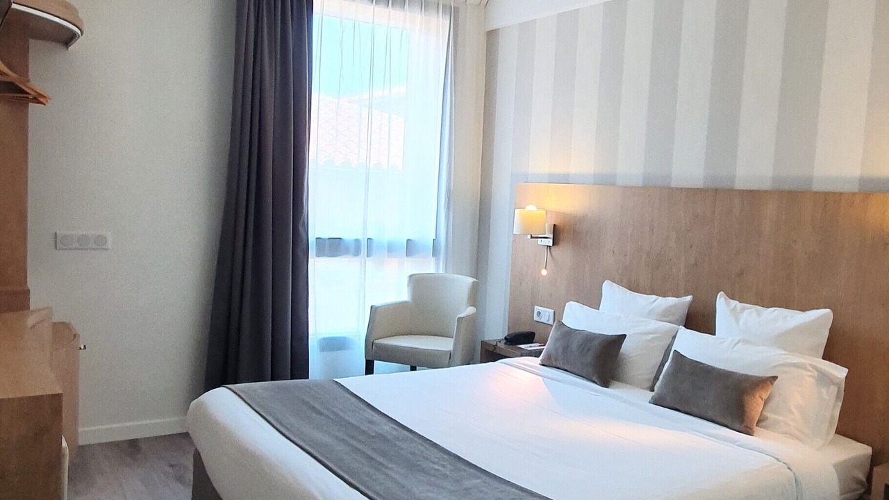 Photo of Bedroom in Carmes