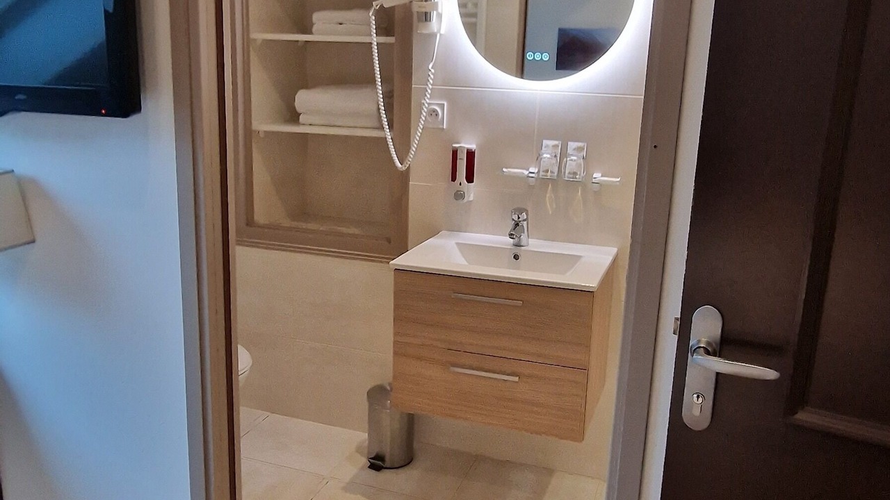 Photo of Bathroom in Guer