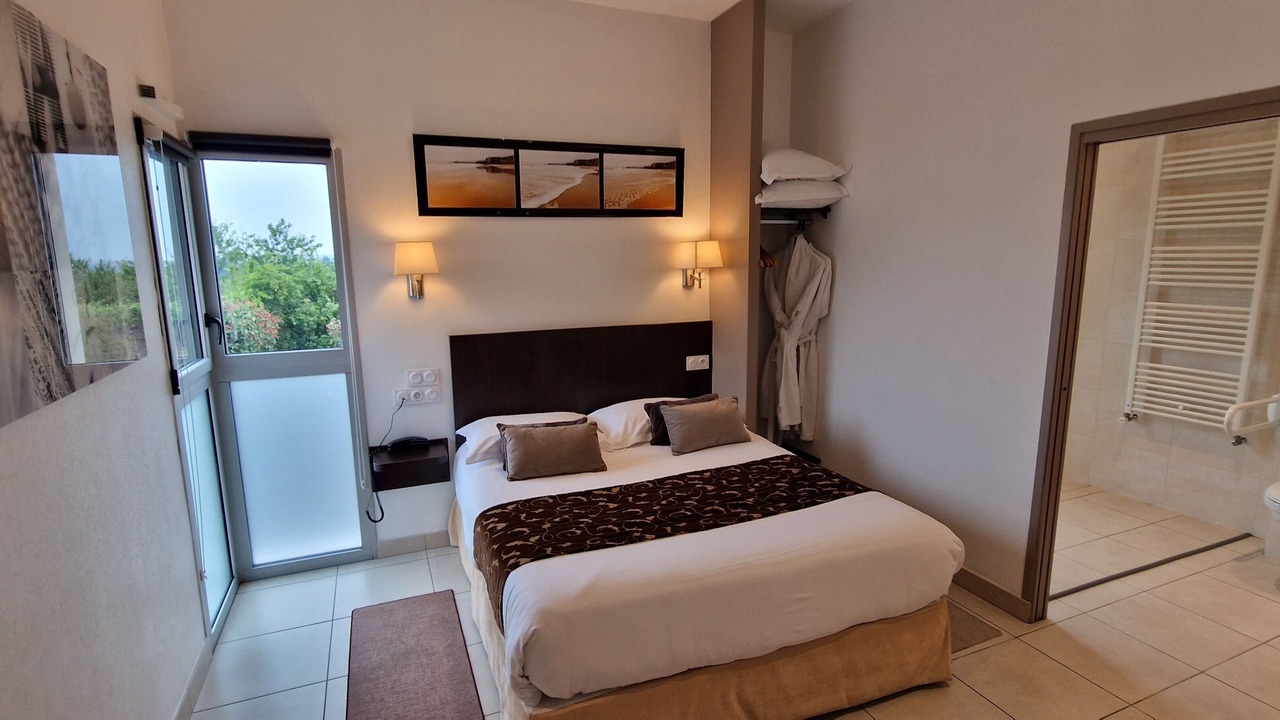 Photo of Bedroom in Guer