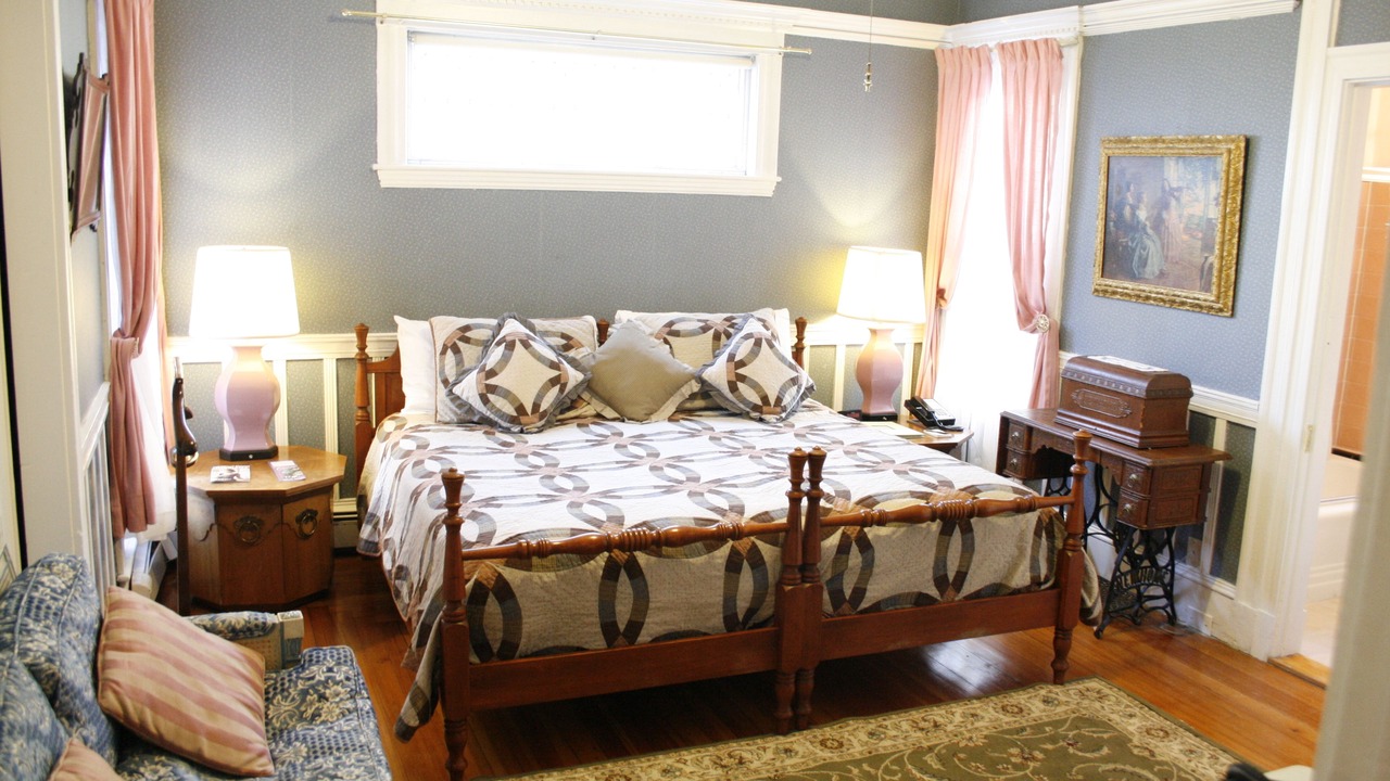 Photo of Bedroom in Coolidge Corner South Side