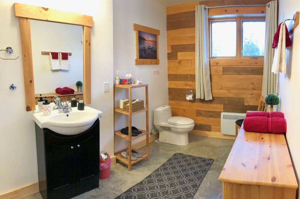 Photo of Bathroom in Lac-Saint-Charles