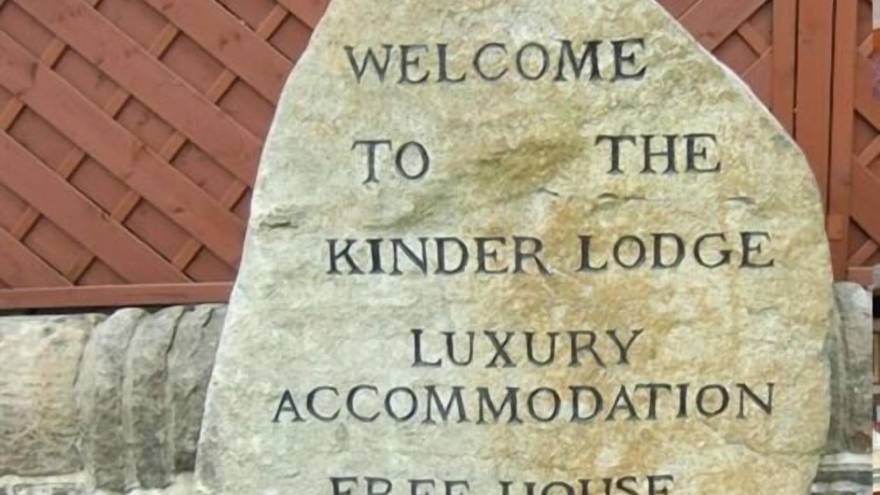 Photo of Buildings in Hayfield