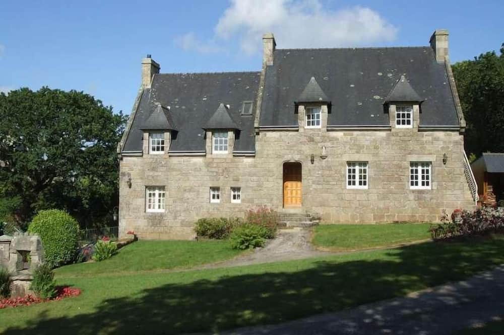 Photo of Outdoor in Locronan