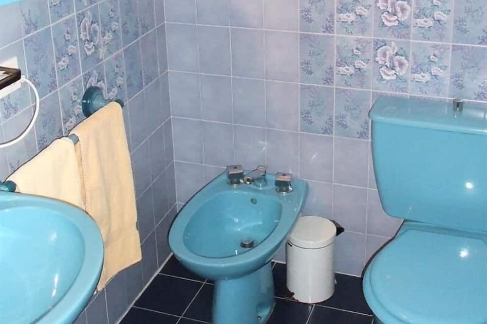 Photo of Bathroom in Locronan