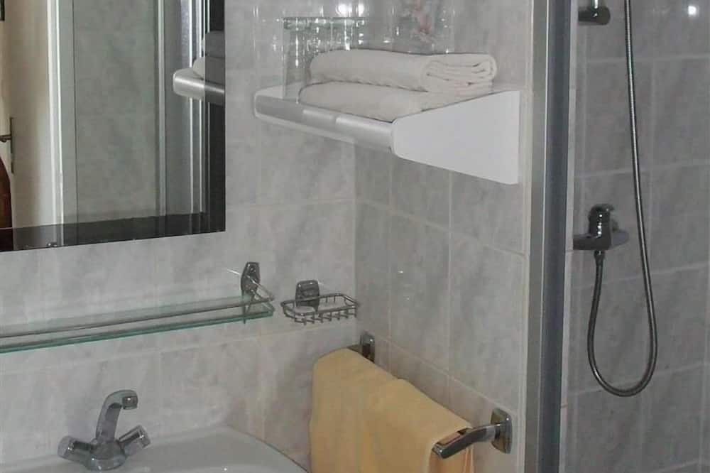 Photo of Bathroom in Locronan