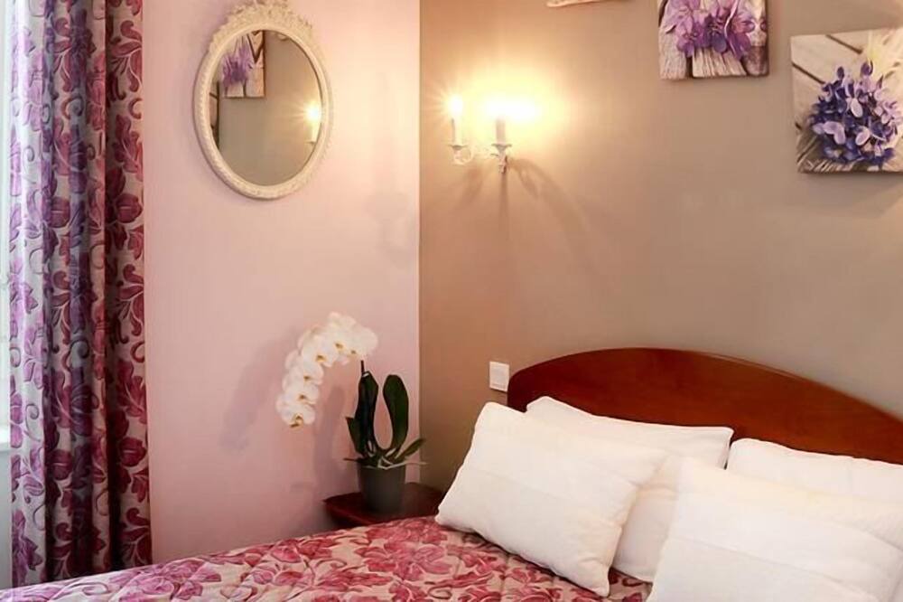 Photo of Bedroom in Locronan