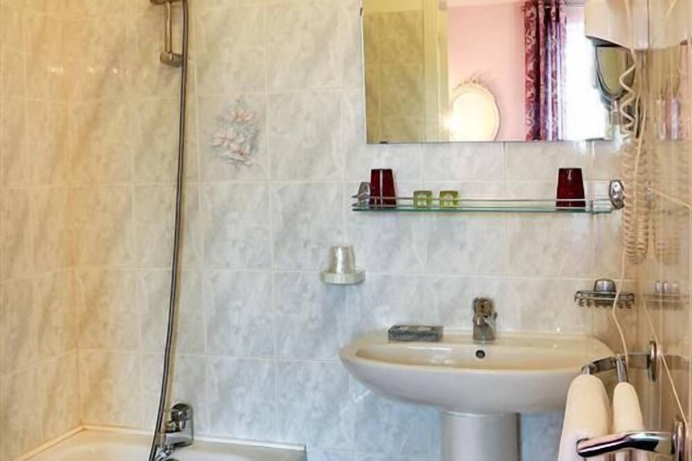 Photo of Bathroom in Locronan