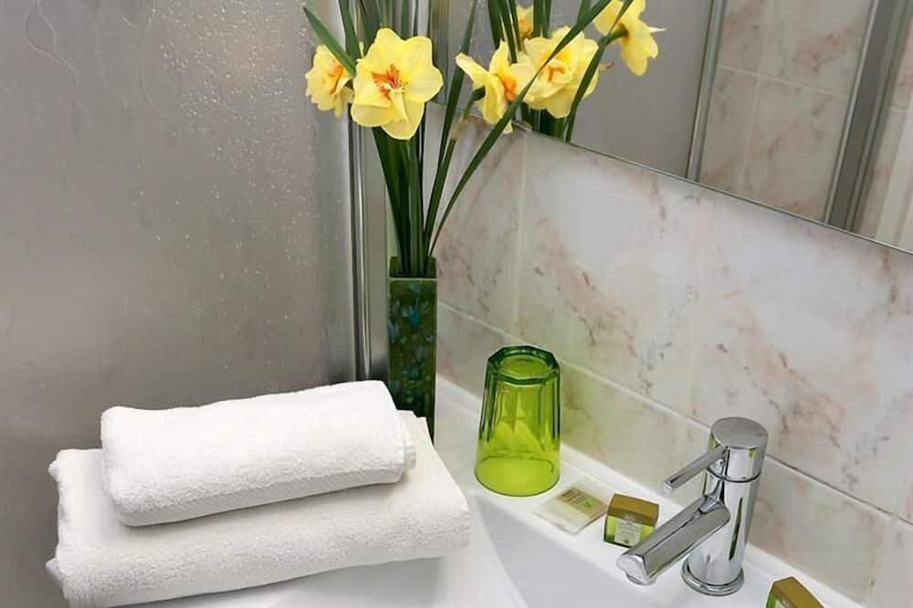 Photo of Bathroom in Locronan