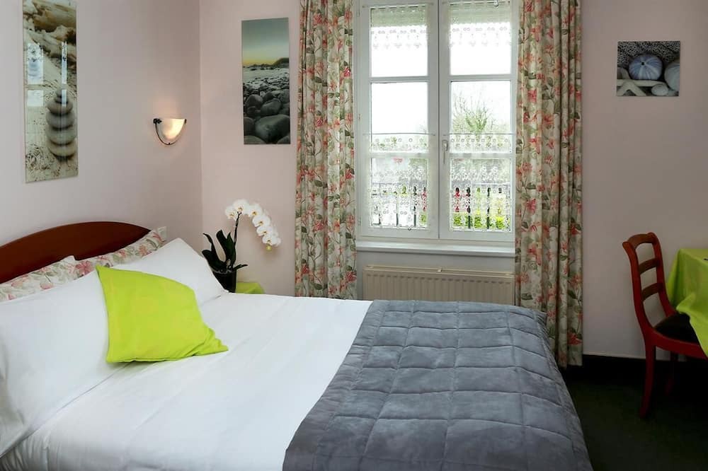 Photo of Bedroom in Locronan