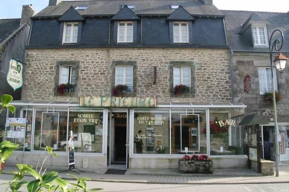 Photo of Outdoor in Locronan