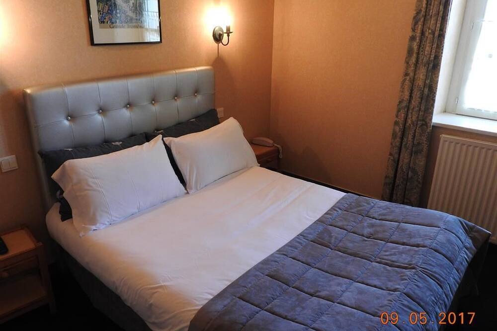 Photo of Bedroom in Locronan