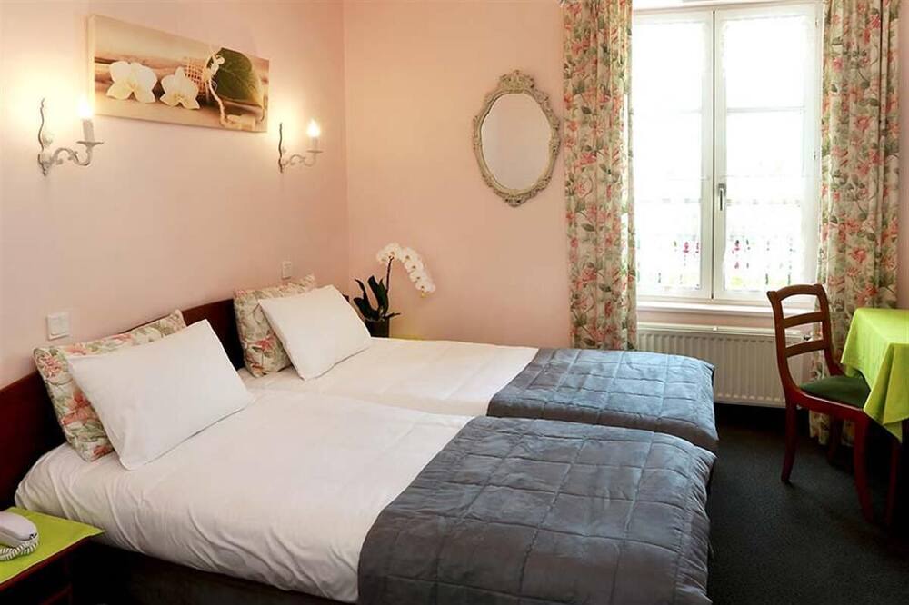 Photo of Bedroom in Locronan