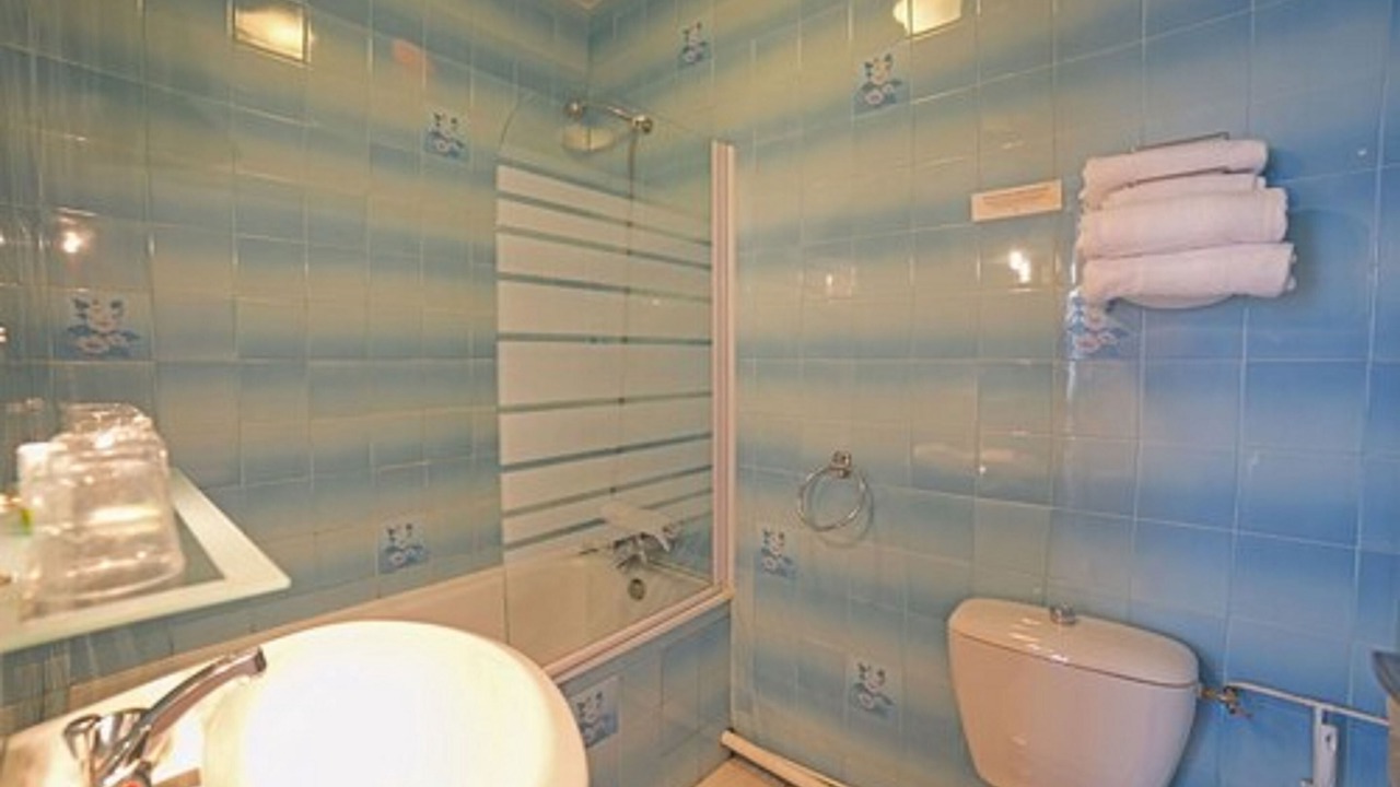 Photo of Bathroom in Le Vivier-sur-Mer
